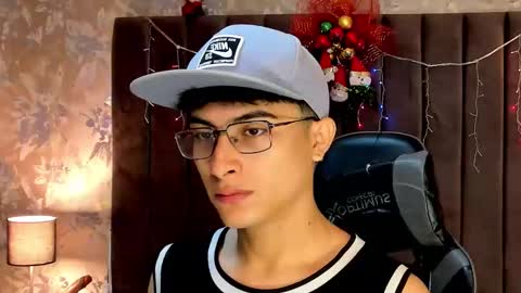 Aaron Ezequiel online show from 12.21.25