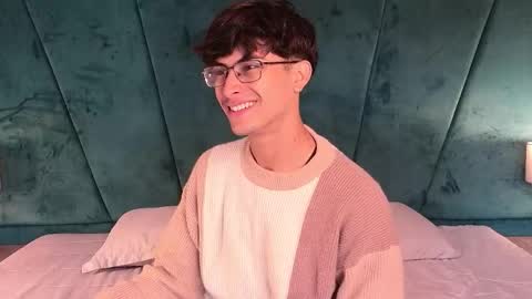 Aaron Ezequiel online show from 04.14.26