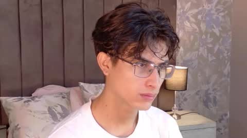Snapshot of aaron_eze chatting on 05.19.26 Aaron Ezequiel online show from 05.19.26