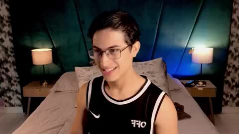 Snapshot of aaron_eze chatting on 05.29.26 Aaron Ezequiel online show from 05.29.26