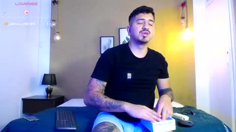 Snapshot of aaron_williams09 chatting on 03.05.25 Your aron online show from 03.05.25