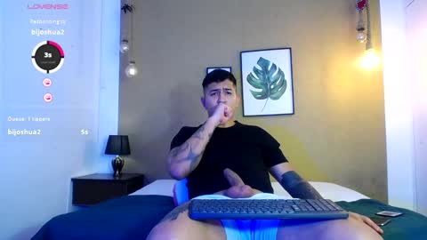 Snapshot of aaron_williams09 chatting on 03.05.25 Your aron online show from 03.05.25