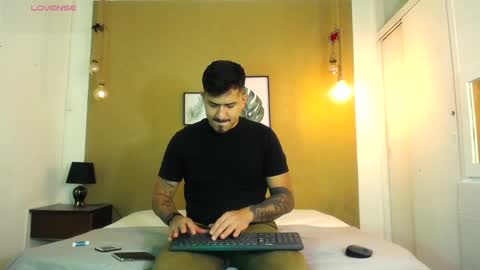 Snapshot of aaron_williams09 chatting on 03.07.25 Your aron online show from 03.07.25