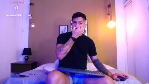 Snapshot of aaron_williams09 chatting on 03.07.25 Your aron online show from 03.07.25