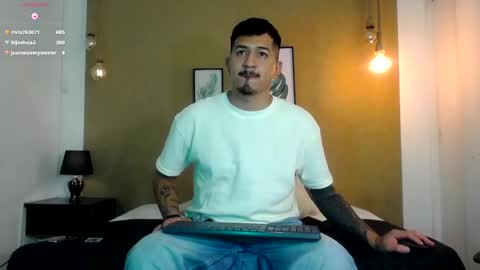 Snapshot of aaron_williams09 chatting on 03.08.25 Your aron online show from 03.08.25