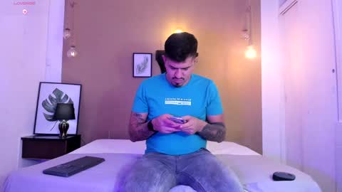 Snapshot of aaron_williams09 chatting on 03.09.25 Your aron online show from 03.09.25