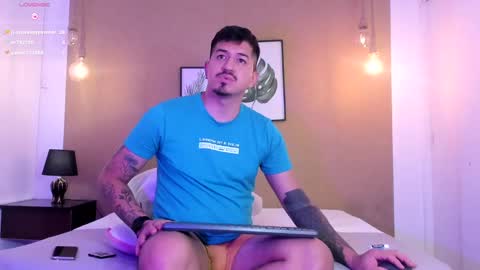 Snapshot of aaron_williams09 chatting on 03.09.25 Your aron online show from 03.09.25