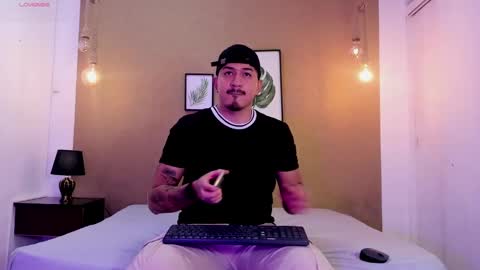 Snapshot of aaron_williams09 chatting on 03.11.25 Your aron online show from 03.11.25