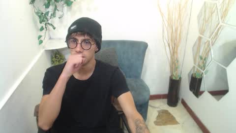 Snapshot of aaronbeer_ chatting on 02.09.26 Aaron online show from 02.09.26