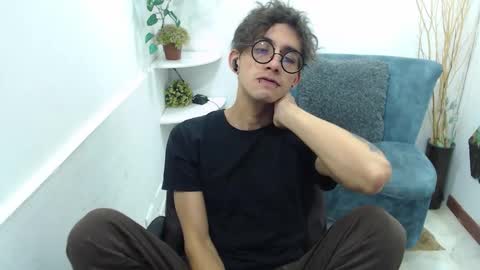 Snapshot of aaronbeer_ chatting on 02.27.26 Aaron online show from 02.27.26