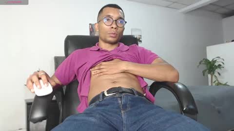 Snapshot of aaronblack1_ chatting on 04.19.26 Heyy my name is Aaron online show from 04.19.26