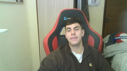 Snapshot of aaronlavine chatting on 04.25.26 aaronlavine online show from 04.25.26