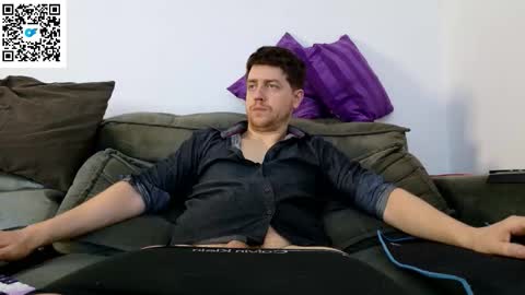 Snapshot of aaronlegend chatting on 10.11.25 Aaron online show from 10.11.25