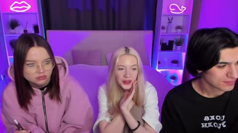 Snapshot of aataraxx chatting on 01.25.25 Fiona and Harry online show from 01.25.25