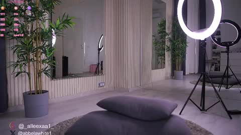 Snapshot of abbela_white chatting on 02.19.25 Alexa online show from 02.19.25