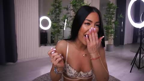 Snapshot of abbela_white chatting on 03.07.25 Alexa online show from 03.07.25