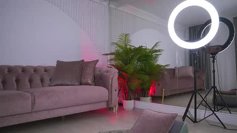 Snapshot of abbela_white chatting on 09.09.25 Alexa online show from 09.09.25