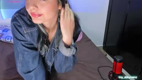 Abby Saenz online show from 10.08.25