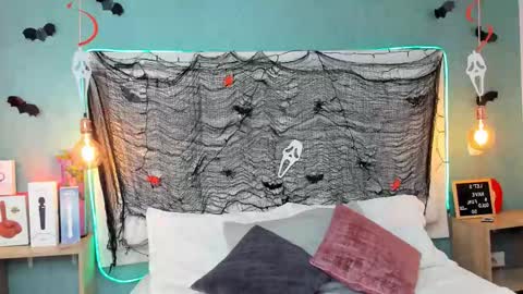 Abby Dixon  online show from 10.15.25