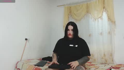 abbyhiltton online show from 10.28.25