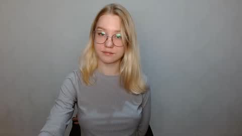 Snapshot of abbymoore__ chatting on 12.03.24 Abby Lovense is active online show from 12.03.24