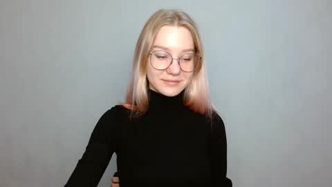 Snapshot of abbymoore__ chatting on 01.07.25 Abby Lovense is active online show from 01.07.25