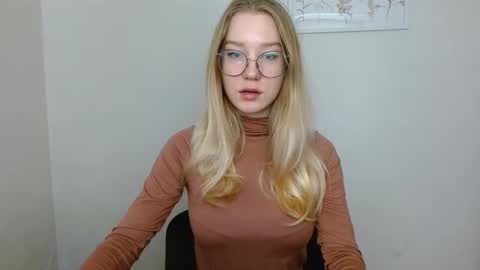 Snapshot of abbymoore__ chatting on 10.04.25 Abby Lovense is active online show from 10.04.25
