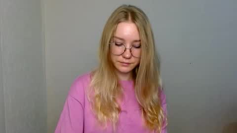 Abby Lovense is active online show from 11.28.25