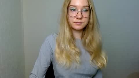 Abby Lovense is active online show from 11.29.25