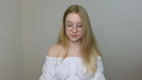 Snapshot of abbymoore__ chatting on 04.23.26 Abby Lovense is active online show from 04.23.26