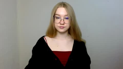 Snapshot of abbymoore__ chatting on 04.26.26 Abby Lovense is active online show from 04.26.26