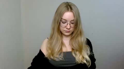 Snapshot of abbymoore__ chatting on 05.01.26 Abby Lovense is active online show from 05.01.26