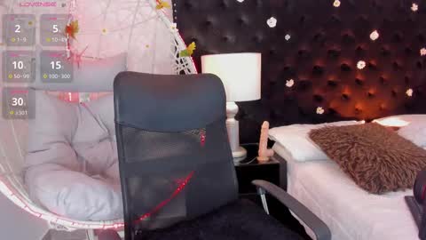 Snapshot of abbysaennz chatting on 10.09.25 Abby Saenz online show from 10.09.25