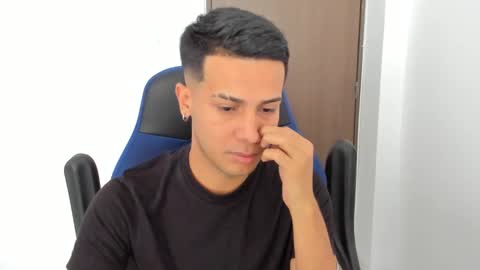 Independence model AbelAsburgo online show from 12.07.24