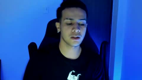 Independence model AbelAsburgo online show from 12.31.24