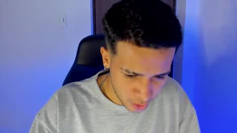 Independence model AbelAsburgo online show from 01.07.25