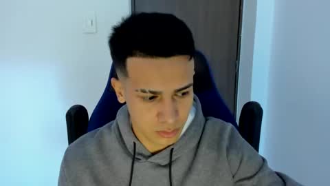 Independence model AbelAsburgo online show from 02.12.25