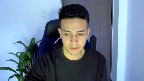 Independence model AbelAsburgo online show from 03.11.25