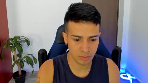 Independence model AbelAsburgo online show from 10.13.25