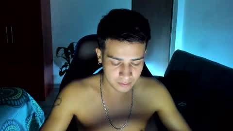 Independence model AbelAsburgo online show from 11.15.25