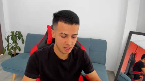 Independence model AbelAsburgo online show from 03.19.26