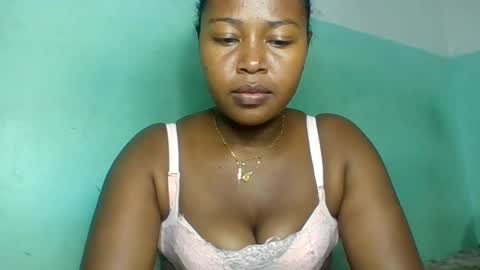Snapshot of abella677022 chatting on 06.14.26 abella677022 online show from 06.14.26