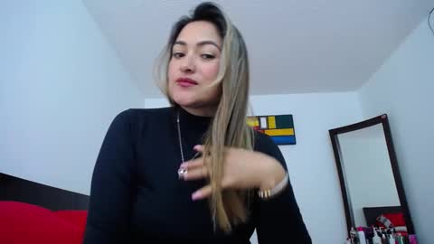 Snapshot of abie_spicy_ chatting on 12.08.24 ximena online show from 12.08.24