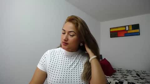 Snapshot of abie_spicy_ chatting on 09.23.25 ximena online show from 09.23.25