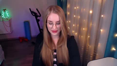 Snapshot of abigail_flex chatting on 12.06.24 Anna online show from 12.06.24