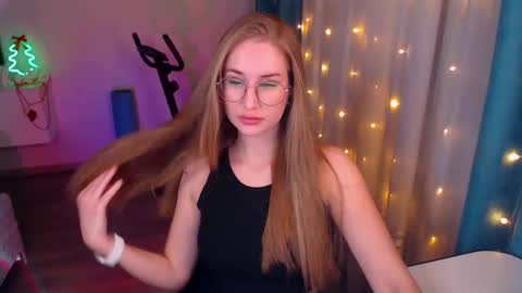 Snapshot of abigail_flex chatting on 12.08.24 Anna online show from 12.08.24