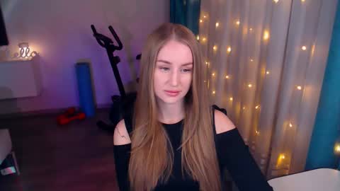 Snapshot of abigail_flex chatting on 01.16.25 Anna online show from 01.16.25