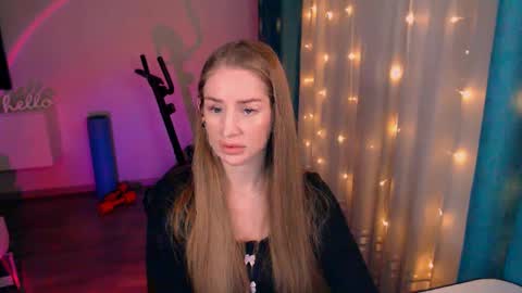 Snapshot of abigail_flex chatting on 02.05.25 Anna online show from 02.05.25