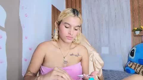 Snapshot of abigailsandoval chatting on 05.12.26 abi online show from 05.12.26