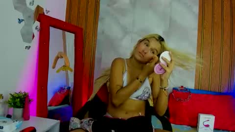Snapshot of abigailsandoval chatting on 05.15.26 abi online show from 05.15.26